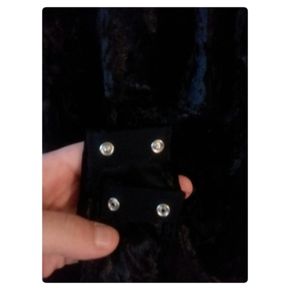 PLUS SIZE BLACK VELVET BODY SUIT!🍁 - Picture 4 of 5